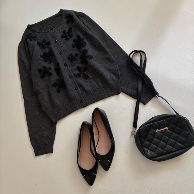 ◆美品◆ユニバーバルミューズ◆ウール混◆花柄刺繍カーディガン◆ビジュー◆グレー < 女性ファッション ◆美品◆ユニバーバルミューズ◆ウール混◆花柄刺繍カーディガン◆ビジュー◆グレー < 女性ファッションの