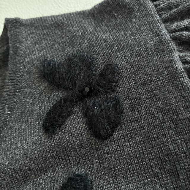 ◆美品◆ユニバーバルミューズ◆ウール混◆花柄刺繍カーディガン◆ビジュー◆グレー < 女性ファッション ◆美品◆ユニバーバルミューズ◆ウール混◆花柄刺繍カーディガン◆ビジュー◆グレー < 女性ファッションの