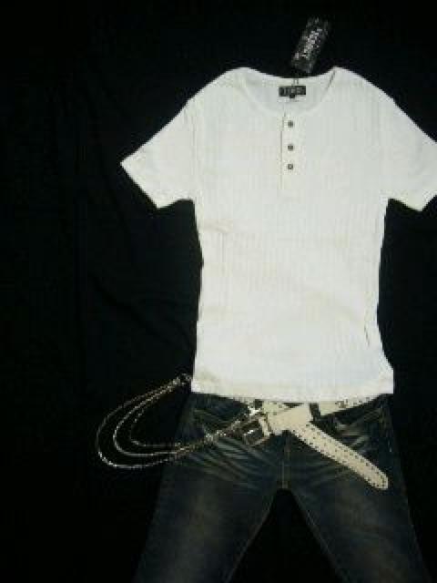 【LOWBOX/ローボックス】渋谷系ブランド♪バックバッファロー柄 ゴールド釦ヘンリーTシャツ ホワイト < 男性ファッション 【LOWBOX/ローボックス】渋谷系ブランド♪バックバッファロー柄 ゴールド釦ヘンリーTシャツ ホワイト < 男性ファッションの