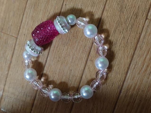 ハンドメイド★ブレスレット。ビビットピンクとピンクシルバー。 < 女性ファッション ハンドメイド★ブレスレット。ビビットピンクとピンクシルバー。 < 女性ファッションの