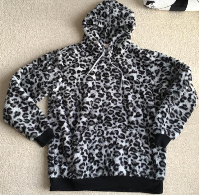 レオパード柄シャギーボア素材パーカープルオーバー < 男性ファッション レオパード柄シャギーボア素材パーカープルオーバー < 男性ファッションの