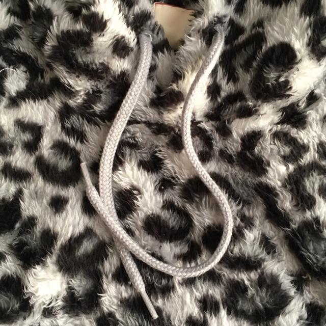 レオパード柄シャギーボア素材パーカープルオーバー < 男性ファッション レオパード柄シャギーボア素材パーカープルオーバー < 男性ファッションの