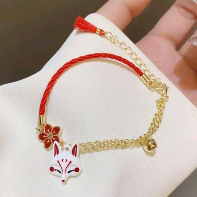 新品★狐チャーム付ブレス < 女性アクセサリー/時計  新品★狐チャーム付ブレス < 女性アクセサリー/時計の