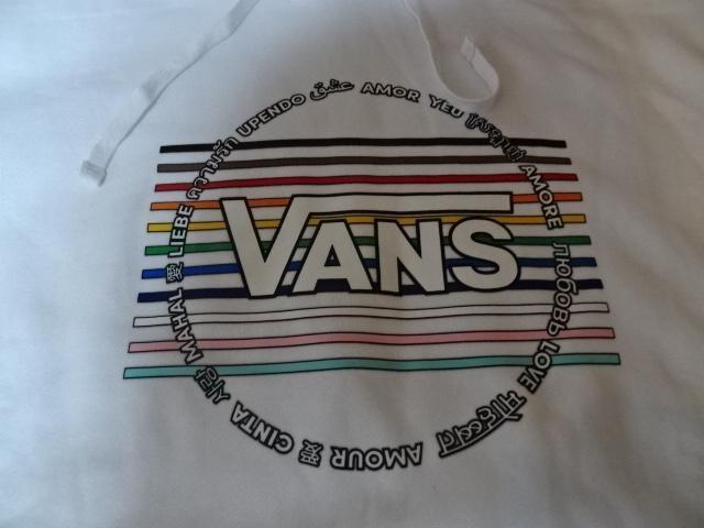 大人気スケボー系アメカジブランド バンズ【VANS】カラフル ロゴプリント入り フルジップパーカーUS XS < 女性ファッション  大人気スケボー系アメカジブランド バンズ【VANS】カラフル ロゴプリント入り フルジップパーカーUS XS < 女性ファッションの