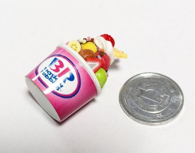 ミニチュア★サーティーワン★カップアイス★スティック★いちご★ドールハウス★ < おもちゃ  ミニチュア★サーティーワン★カップアイス★スティック★いちご★ドールハウス★ < おもちゃの