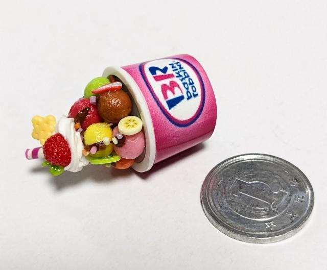 ミニチュア★サーティーワン★カップアイス★スティック★いちご★ドールハウス★ < おもちゃ  ミニチュア★サーティーワン★カップアイス★スティック★いちご★ドールハウス★ < おもちゃの