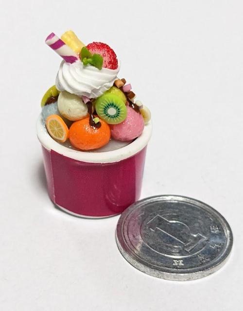 ミニチュア★サーティーワン★カップアイス★スティック★いちご★ドールハウス★ < おもちゃ  ミニチュア★サーティーワン★カップアイス★スティック★いちご★ドールハウス★ < おもちゃの