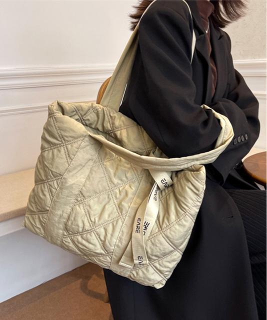 送料無料 新品 キルティングバッグ トートバッグ 大容量 < 女性ファッション  送料無料 新品 キルティングバッグ トートバッグ 大容量 < 女性ファッションの