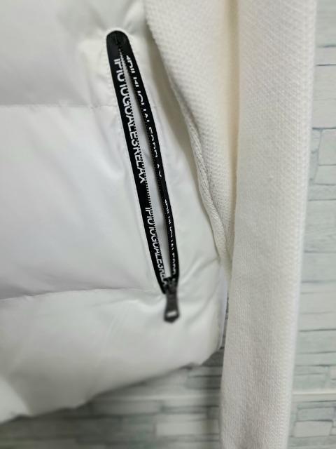 1PIU1UGUALE3 RELAX ウノピュウノウグァーレトレリラックス ロゴ プリント ダウン パーカー/メンズ/S/ホワイト < 男性ファッション 1PIU1UGUALE3 RELAX ウノピュウノウグァーレトレリラックス ロゴ プリント ダウン パーカー/メンズ/S/ホワイト < 男性ファッションの