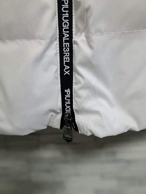 1PIU1UGUALE3 RELAX ウノピュウノウグァーレトレリラックス ロゴ プリント ダウン パーカー/メンズ/S/ホワイト < 男性ファッション 1PIU1UGUALE3 RELAX ウノピュウノウグァーレトレリラックス ロゴ プリント ダウン パーカー/メンズ/S/ホワイト < 男性ファッションの