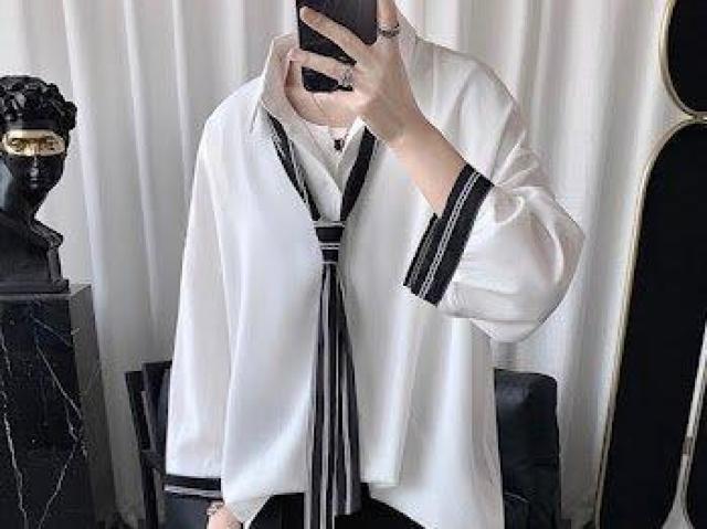 �l�N�^�C�t�� �V���c �z���C�g  �� �j���t�@�b�V������ 