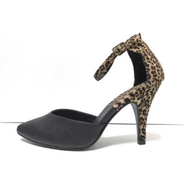 (24.5)アンクルストラップ〓ポインテッドトゥ〓テーパード×黒〓美品 < 女性ファッション (24.5)アンクルストラップ〓ポインテッドトゥ〓テーパード×黒〓美品 < 女性ファッションの