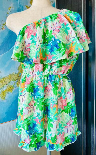 ワンショルダー フリルトリム ロンパース < 女性ファッション  ワンショルダー フリルトリム ロンパース  < 女性ファッションの