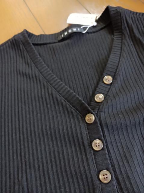 INGNI★定価約4500円★新品タグ付きVネック長袖カットソー黒★イング★ < 女性ファッション  INGNI★定価約4500円★新品タグ付きVネック長袖カットソー黒★イング★ < 女性ファッションの