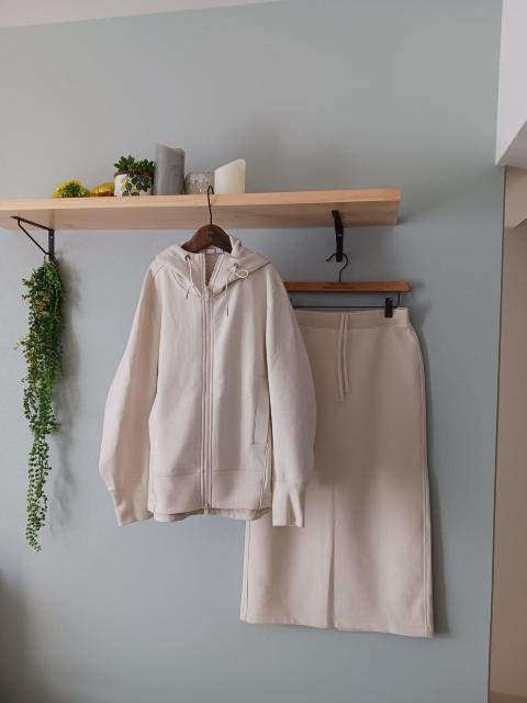 AUNIQLOパーカー★アイボリーなウレタンパーカー < ブランド AUNIQLOパーカー★アイボリーなウレタンパーカー < ブランドの