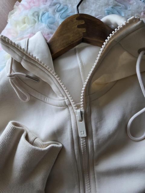 AUNIQLOパーカー★アイボリーなウレタンパーカー < ブランド AUNIQLOパーカー★アイボリーなウレタンパーカー < ブランドの