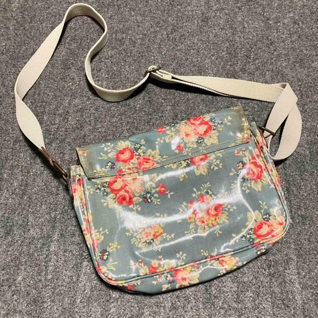 �yCath Kidston / �L���X�E�L�b�h�\���z �ԕ� �V�����_�[�o�b�O �� �u�����h�� 