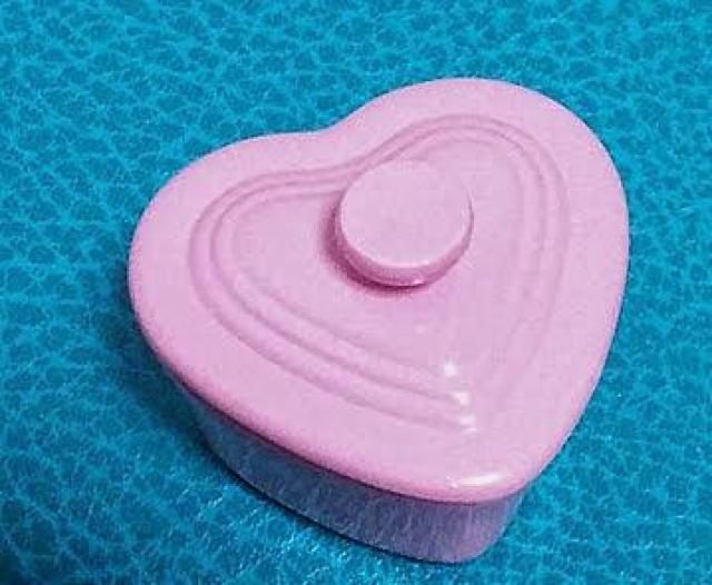 ミニチュア★ハート型★ル・クルーゼ風★蓋も開く★ピンク★金属製★ < おもちゃ  ミニチュア★ハート型★ル・クルーゼ風★蓋も開く★ピンク★金属製★  < おもちゃの