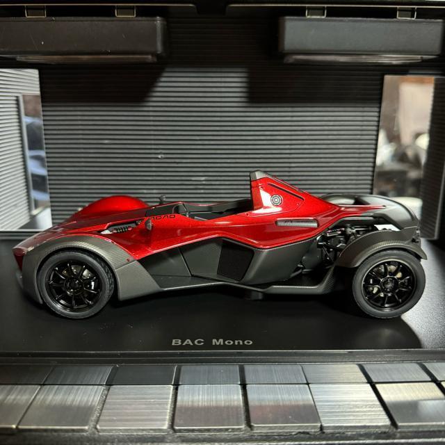 未展示品 オートアート 1/18 BAC Mono メタリックレッド < ホビー  未展示品 オートアート 1/18 BAC Mono メタリックレッド < ホビーの