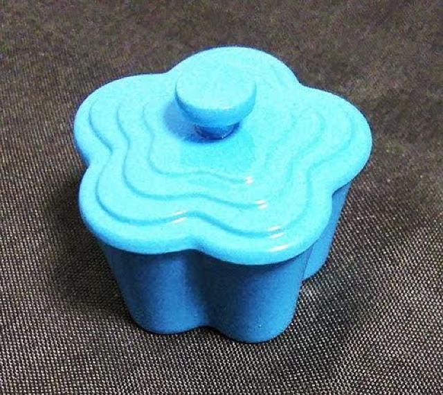 ミニチュア★フラワー型★鍋★ル・クルーゼ風★蓋も開く★水色★色違い4色★金属製★ < おもちゃ  ミニチュア★フラワー型★鍋★ル・クルーゼ風★蓋も開く★水色★色違い4色★金属製★ < おもちゃの