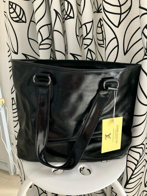 yVigpzLOUIS VITTON KmxeB g[gobO A4[