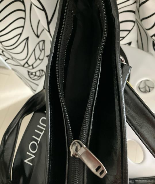 yVigpzLOUIS VITTON KmxeB g[gobO A4[