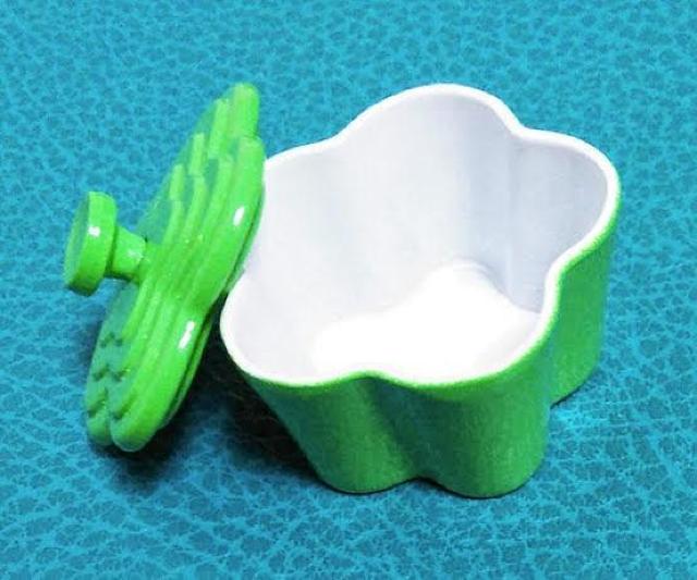 ミニチュア★フラワー型★鍋★ル・クルーゼ風★蓋も開く★みどり★色違い4色★金属製★ < おもちゃ  ミニチュア★フラワー型★鍋★ル・クルーゼ風★蓋も開く★みどり★色違い4色★金属製★ < おもちゃの