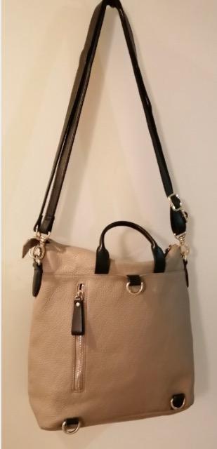 新品未使用3way レザーショルダーバッグハンドバッグリュック トートバッグベージュブラック本革オールレザーコーチ好きな方も是非 < 女性ファッション  新品未使用3way レザーショルダーバッグハンドバッグリュック トートバッグベージュブラック本革オールレザーコーチ好きな方も是非 < 女性ファッションの