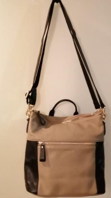 新品未使用3way レザーショルダーバッグハンドバッグリュック トートバッグベージュブラック本革オールレザーコーチ好きな方も是非 < 女性ファッション  新品未使用3way レザーショルダーバッグハンドバッグリュック トートバッグベージュブラック本革オールレザーコーチ好きな方も是非 < 女性ファッションの