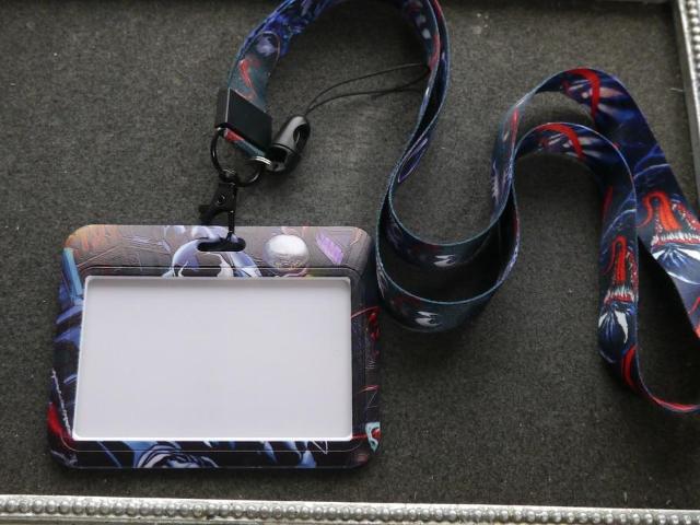 新品 ヴェノム Venom IDカードホルダーケース付ネックストラップ < 男性ファッション  新品 ヴェノム Venom IDカードホルダーケース付ネックストラップ < 男性ファッションの