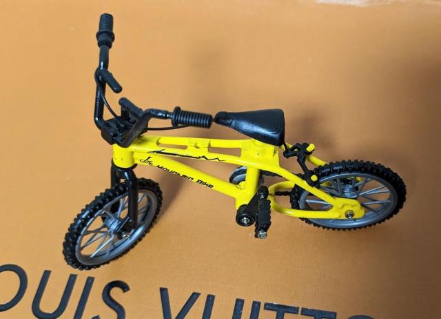 ミニチュア★自転車★マウンテンバイク★イエロー★リアル★チェーンもついていて車輪やペダルも回ります★色違いあります★ドールハウス★ < おもちゃ  ミニチュア★自転車★マウンテンバイク★イエロー★リアル★チェーンもついていて車輪やペダルも回ります★色違いあります★ドールハウス★ < おもちゃの