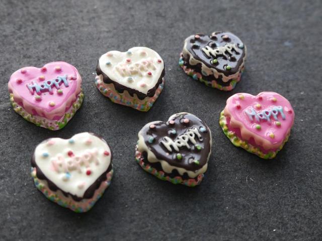 プラパーツ 手芸・アクセサリーパーツ ハッピーハートケーキ パーツ 6個セット < 香水/コスメ/ネイル プラパーツ 手芸・アクセサリーパーツ ハッピーハートケーキ パーツ 6個セット < 香水/コスメ/ネイルの