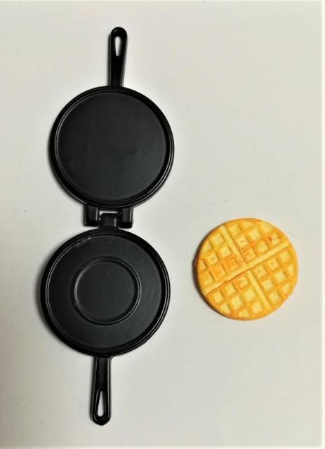 ミニチュア★ワッフルメーカー★黒★ブラック★調理器具★ドールハウスに★ < おもちゃ  ミニチュア★ワッフルメーカー★黒★ブラック★調理器具★ドールハウスに★ < おもちゃの