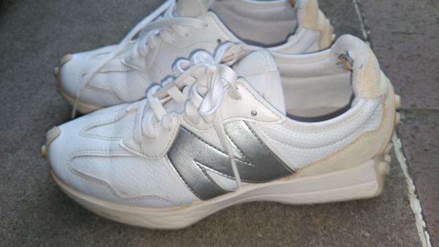 ニューバランス NB The インテリジェント チョイス 327  23.5cm 難あり 格安にて < 女性ファッション  ニューバランス NB The インテリジェント チョイス 327  23.5cm 難あり 格安にて < 女性ファッションの