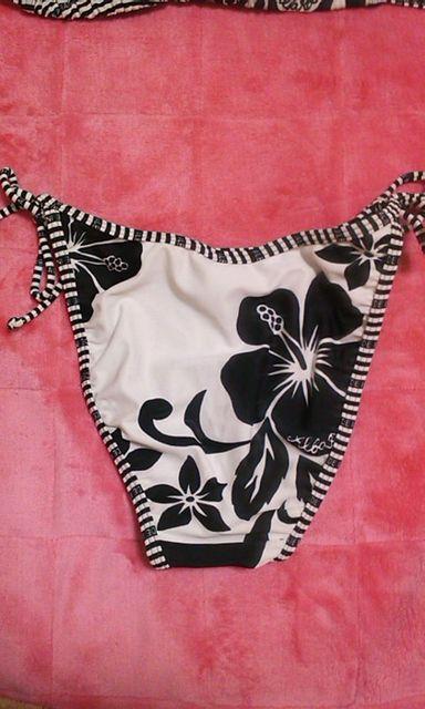 ALBA ROSA アルバ 一番人気 三角ビキニ水着 ブラック ホワイト ロゴ 美品 < ブランド  ALBA ROSA アルバ 一番人気 三角ビキニ水着 ブラック ホワイト ロゴ 美品 < ブランドの