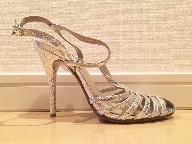 ZARAメタリックシルバーグラディエーターTストラップサンダル < ブランド ZARAメタリックシルバーグラディエーターTストラップサンダル < ブランドの