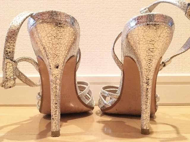 ZARAメタリックシルバーグラディエーターTストラップサンダル < ブランド ZARAメタリックシルバーグラディエーターTストラップサンダル < ブランドの