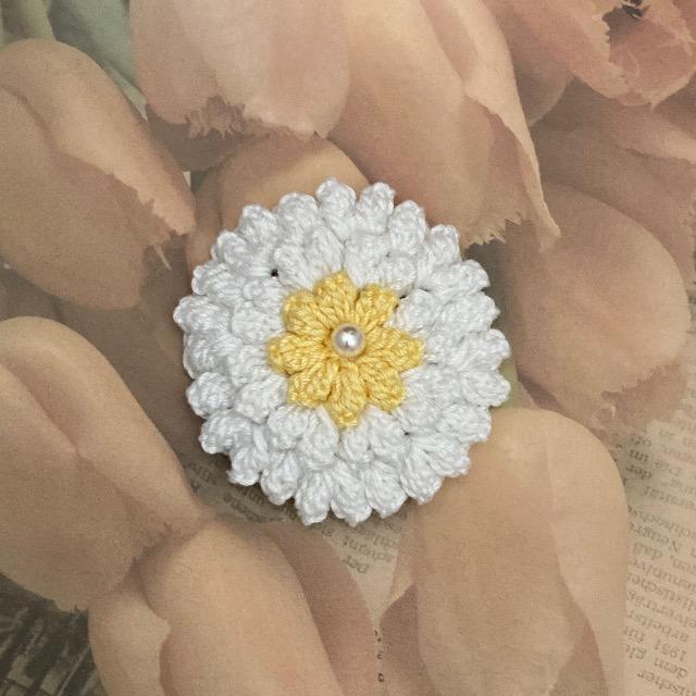 ハンドメイド♪レース編みダリア風お花モチーフのブローチ < 女性ファッション  ハンドメイド♪レース編みダリア風お花モチーフのブローチ  < 女性ファッションの