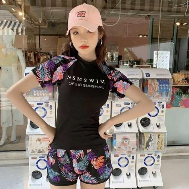 ◆新品!!ラッシュガード上下2点セット◆リゾート柄×ブラック★パット入り*水着♪ < 女性ファッション ◆新品!!ラッシュガード上下2点セット◆リゾート柄×ブラック★パット入り*水着♪ < 女性ファッションの