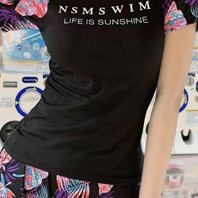 ◆新品!!ラッシュガード上下2点セット◆リゾート柄×ブラック★パット入り*水着♪ < 女性ファッション ◆新品!!ラッシュガード上下2点セット◆リゾート柄×ブラック★パット入り*水着♪ < 女性ファッションの