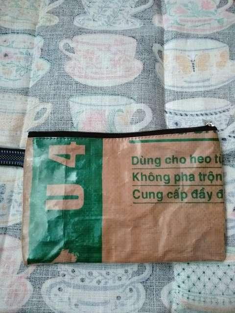 飼料袋で作られたポーチ ベトナム 鳥 < 女性ファッション  飼料袋で作られたポーチ ベトナム 鳥 < 女性ファッションの