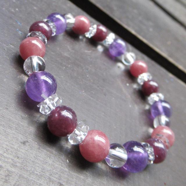 アメジストxレピドライトx赤水晶ブレスレット 天然石 < 女性アクセサリー/時計 アメジストxレピドライトx赤水晶ブレスレット 天然石 < 女性アクセサリー/時計の