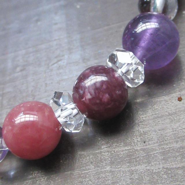 アメジストxレピドライトx赤水晶ブレスレット 天然石 < 女性アクセサリー/時計 アメジストxレピドライトx赤水晶ブレスレット 天然石 < 女性アクセサリー/時計の