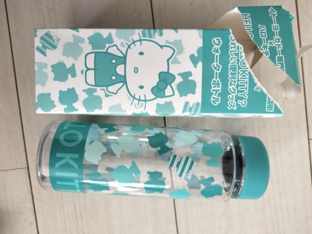 サンリオ、ハローキティ、ウオーターボトル新品未使用☆彡 < レジャー/スポーツ  サンリオ、ハローキティ、ウオーターボトル新品未使用☆彡 < レジャー/スポーツの