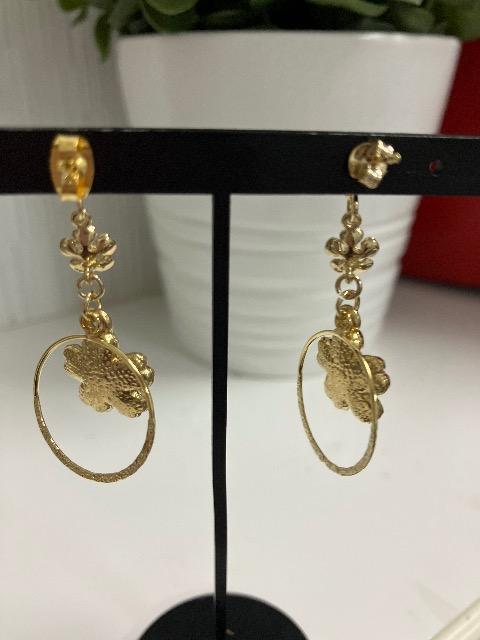 ハンドメイド ネモフィラのつなぎパーツと花のチャームを使用したピアス < 女性ファッション  ハンドメイド ネモフィラのつなぎパーツと花のチャームを使用したピアス < 女性ファッションの
