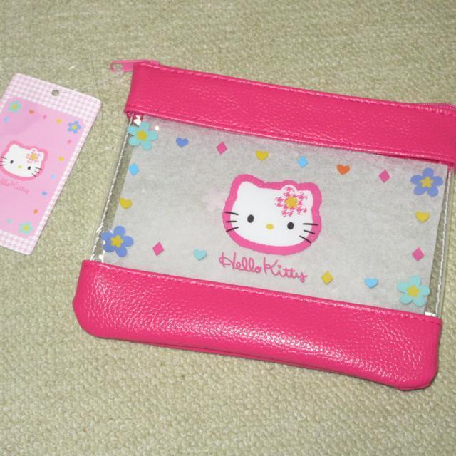 未使用タグ付き☆ハローキティ*コンビポーチ*フラットビニールポーチ*スリーコインズ(カオハナ) < おもちゃ  未使用タグ付き☆ハローキティ*コンビポーチ*フラットビニールポーチ*スリーコインズ(カオハナ)  < おもちゃの