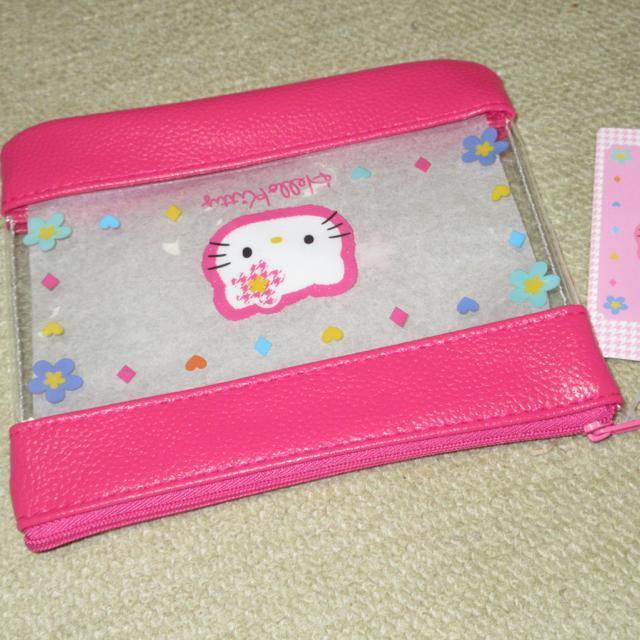未使用タグ付き☆ハローキティ*コンビポーチ*フラットビニールポーチ*スリーコインズ(カオハナ) < おもちゃ  未使用タグ付き☆ハローキティ*コンビポーチ*フラットビニールポーチ*スリーコインズ(カオハナ) < おもちゃの