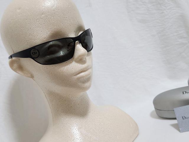 正規 絶版 ディオール CD アイコンロゴ マットブラックメタルフルフレーム ラグジュアリー サングラス 黒 アイウェア 付属有 < ブランド  正規 絶版 ディオール CD アイコンロゴ マットブラックメタルフルフレーム ラグジュアリー サングラス 黒 アイウェア 付属有 < ブランドの