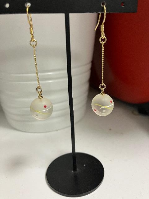 ハンドメイド ヨーヨーチャームを使用したピアス < 女性ファッション  ハンドメイド ヨーヨーチャームを使用したピアス  < 女性ファッションの