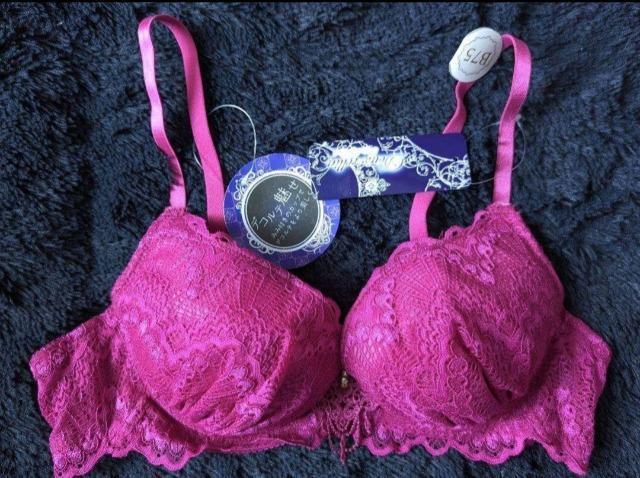 B75★Doux rellia★Wパットデコルテ魅せ美レースブラジャー2点★新品★送料無料 < 女性ファッション  B75★Doux rellia★Wパットデコルテ魅せ美レースブラジャー2点★新品★送料無料 < 女性ファッションの